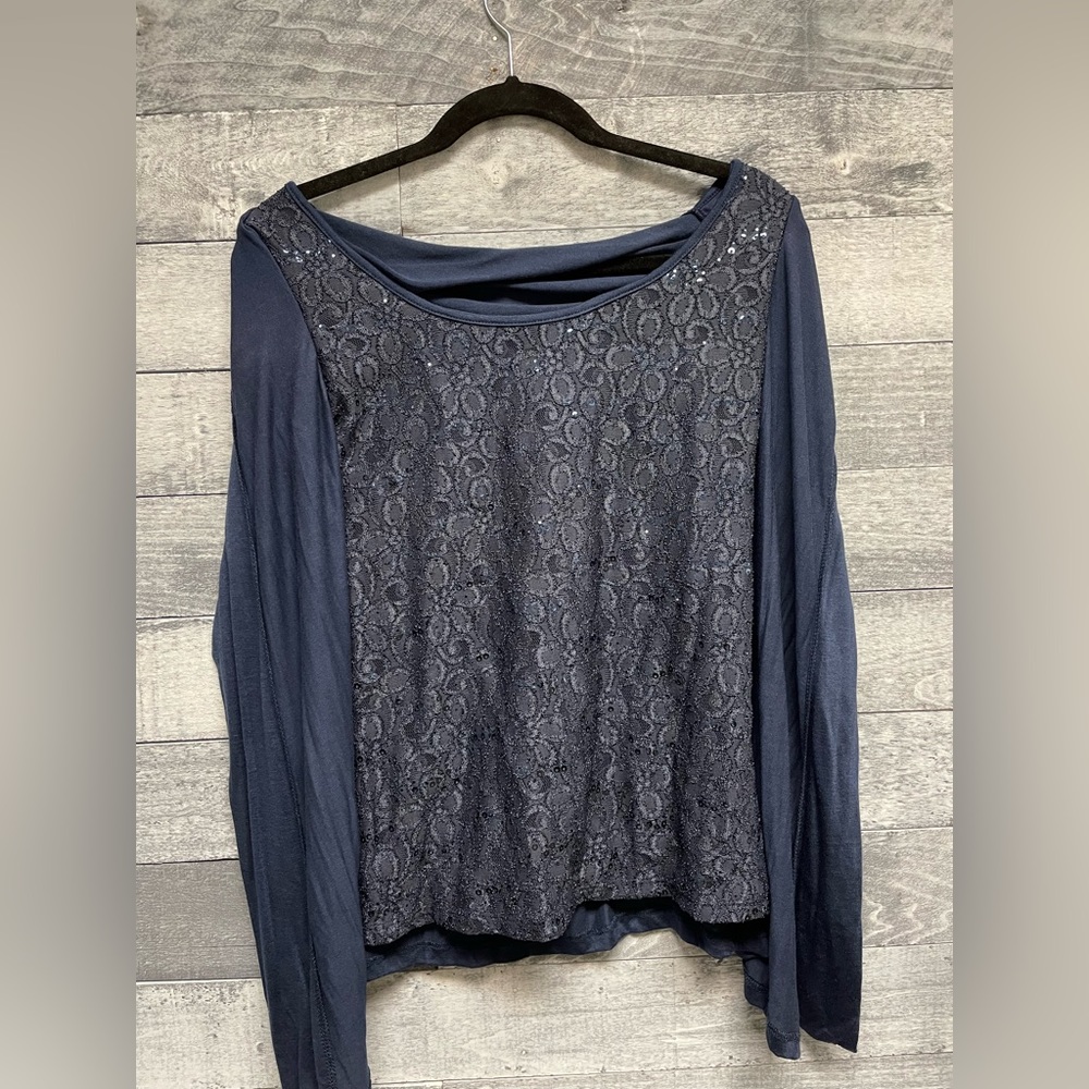 Pretty navy blouse large, lavish brand new with tags